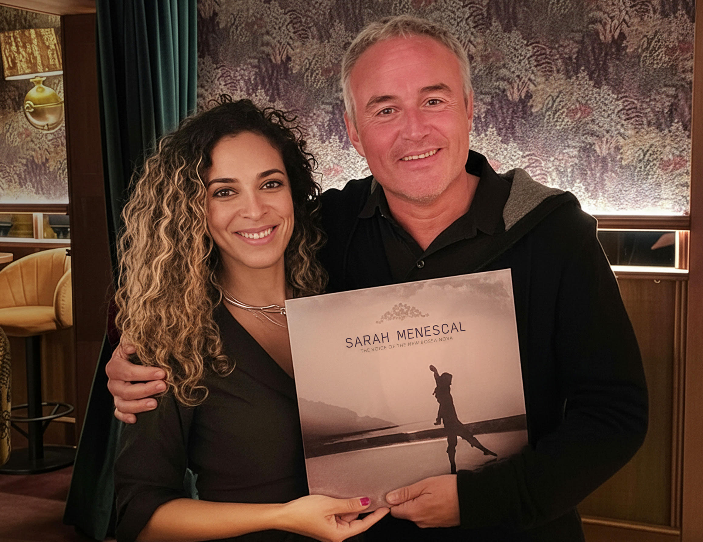 Sarah Menescal junto a Federico Scialabba, Federico Scialabba es presidente y cofundador de Music Brokers